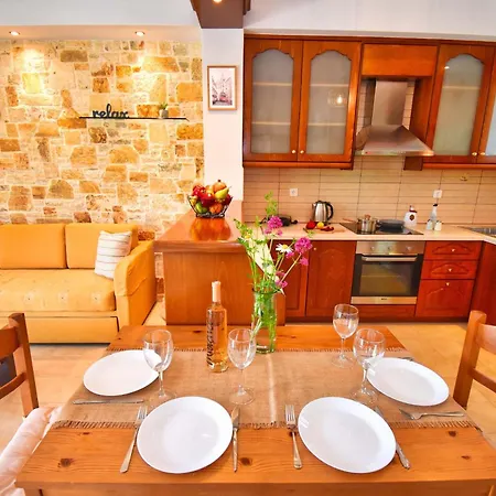 The Stone 펜션 Áno Korakiána